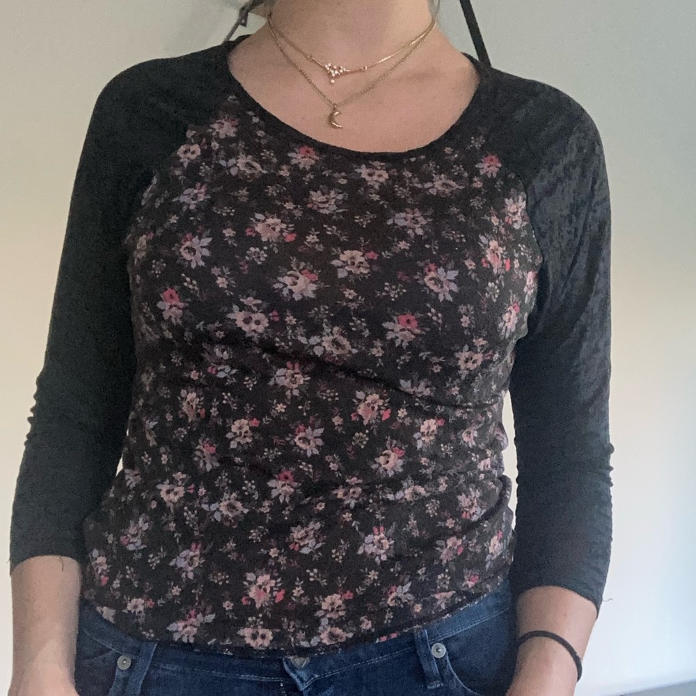 🤍3 for $10🤍 Small Billabong floral shirt